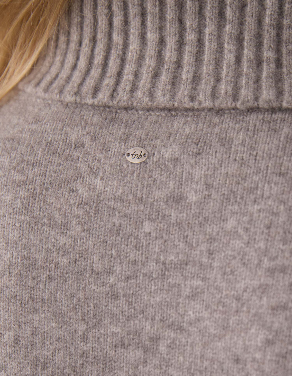 Arvada Hi-Neck Sweater in Heather Grey
